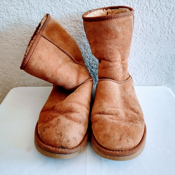UGG Classic Short Style Boots Size 10 - Picture 3 of 5